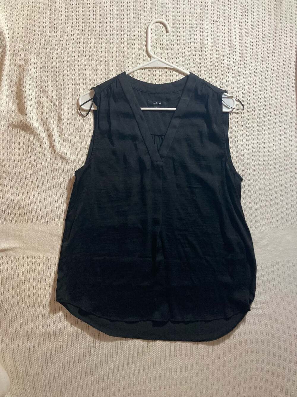 Alfani Women's Black Sleeveless V-Neck Pleated Blouse Size L